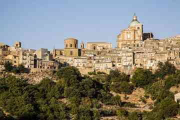 Tour de Sicilia y Malta de 12 días con guía acompañante y salida de Catania