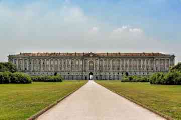 Excursión privada al Palacio Real de Caserta con guía profesional