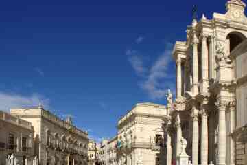Escursione di unintera giornata nella Capitale del Barocco: Siracusa, Ortigia e Noto da Taormina