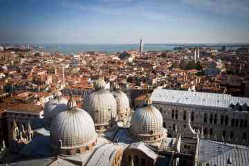 Small Group Tour of Venice centre and St. Marks Basilica with tickets included