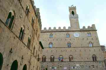 Tour privado guiado de Volterra, tierra medieval del alabastro