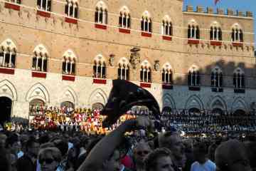 Tour privado de Siena para descubrir la famosa carrera de caballos del Palio