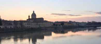 Sunset boat tour with Aperitivo in Florence - Arno River