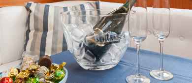 A glass of sparkling wine to welcome you on board