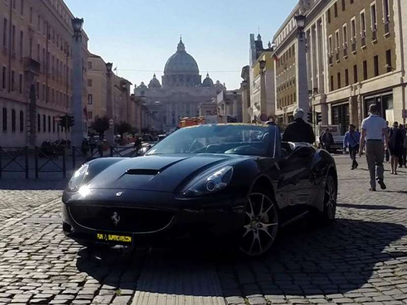 30 minutes Ferrari Test Drive in the centre of Rome