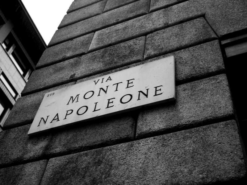 Alexander mcqueen via montenapoleone shop