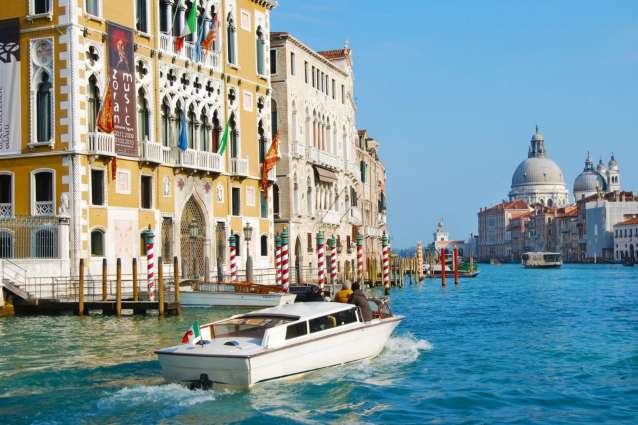 Private Transportation by Water Taxi from the Lido to Venice Airport