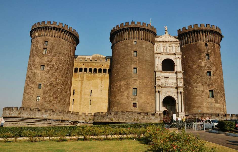 6.	Castel Nuovo