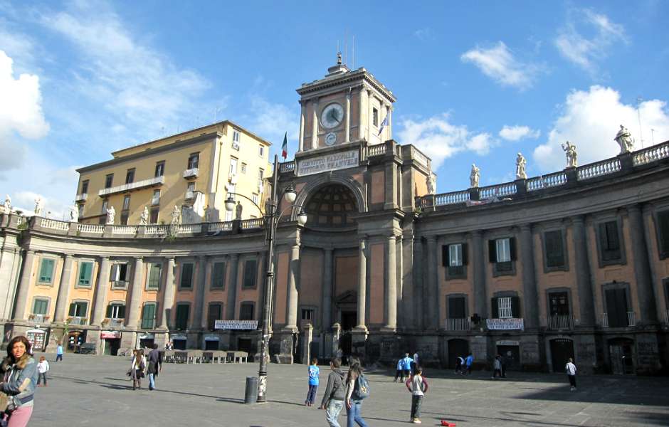 2.	Piazza Dante