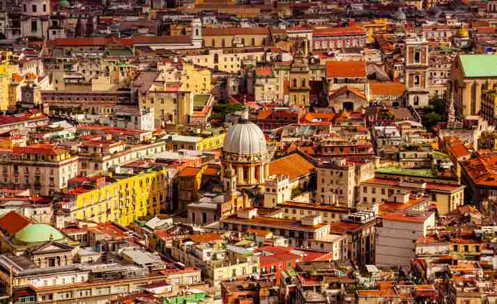 Top 5 (+1) Squares to Visit in Naples