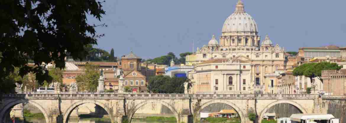 De Milán a Roma en tren de alta velocidad con visita guiada al Vaticano o Coliseo