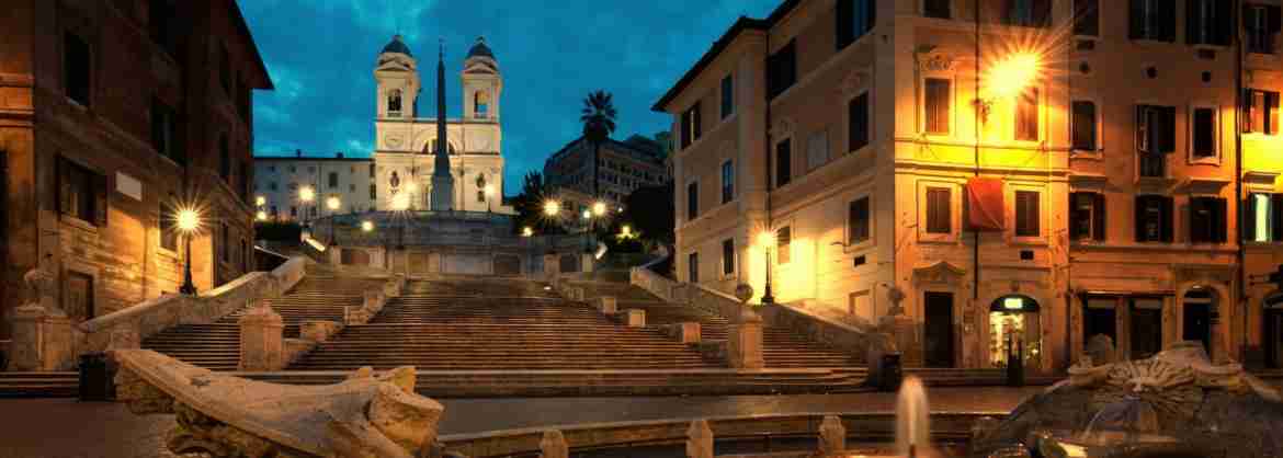 Tour Nocturno recorriendo los principales atractivos de Roma en Auto Privado