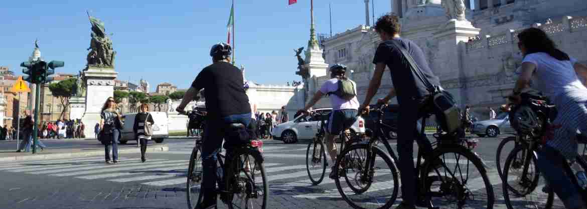 Tour al aire libre en bicicleta por el centro histórico de Roma