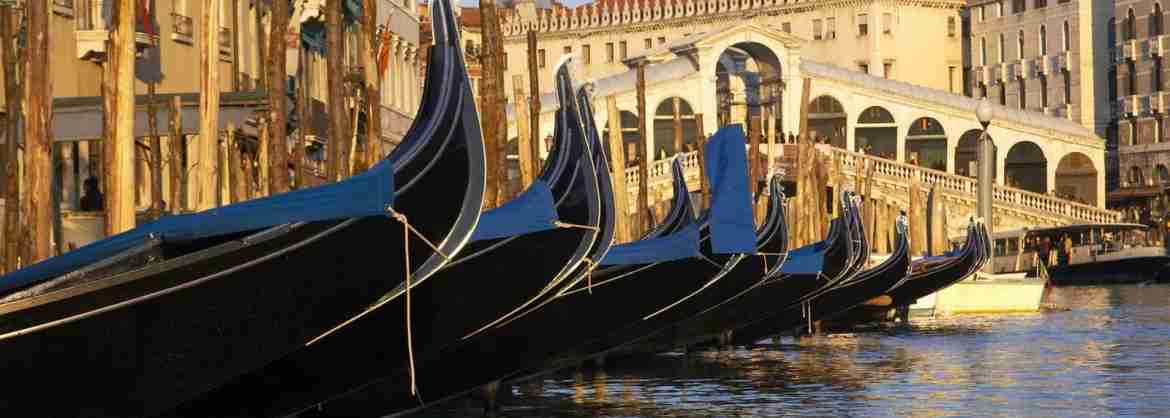 Tour guidato a piedi del centro di Venezia per piccoli gruppi e giro in gondola
