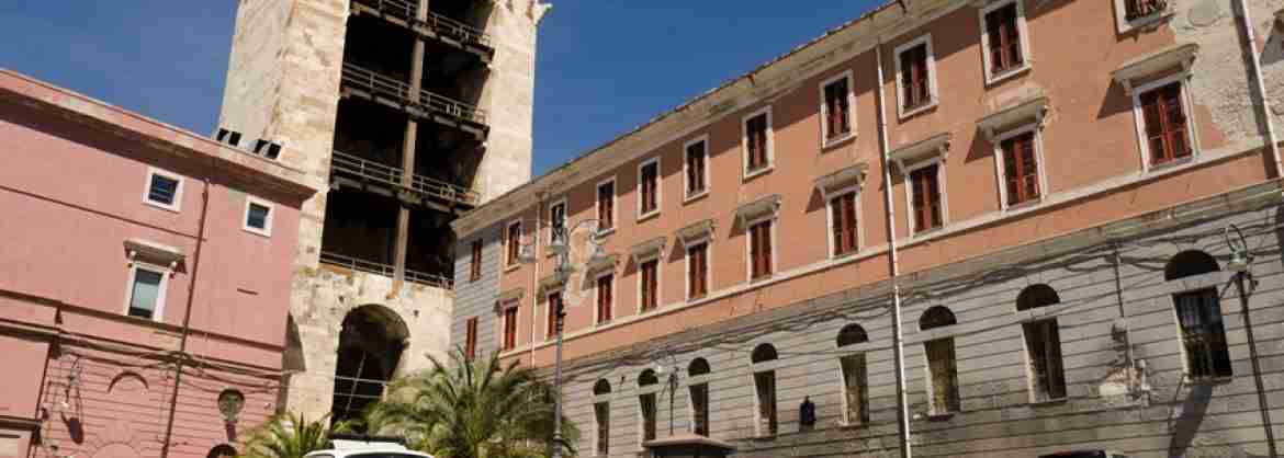 Tour privato del centro storico di Cagliari a bordo di una FIAT 500