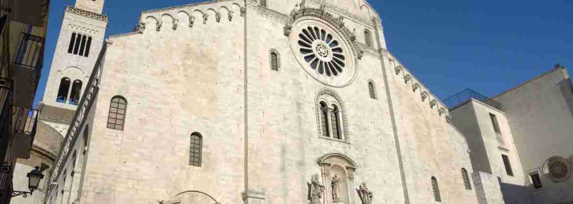 2-hour guided group tour around the best of Bari, the heart of Apulia