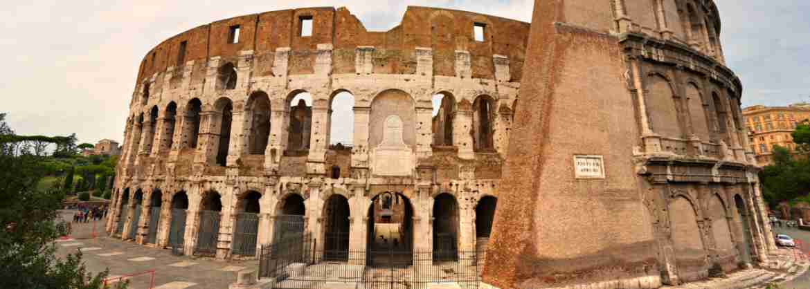 Tour privato di tutto il giorno nel centro storico di Roma in Vespa