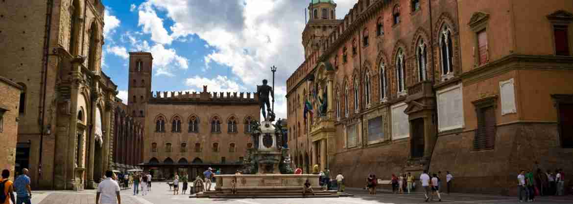 Classic walking tour of the historic centre of Bologna