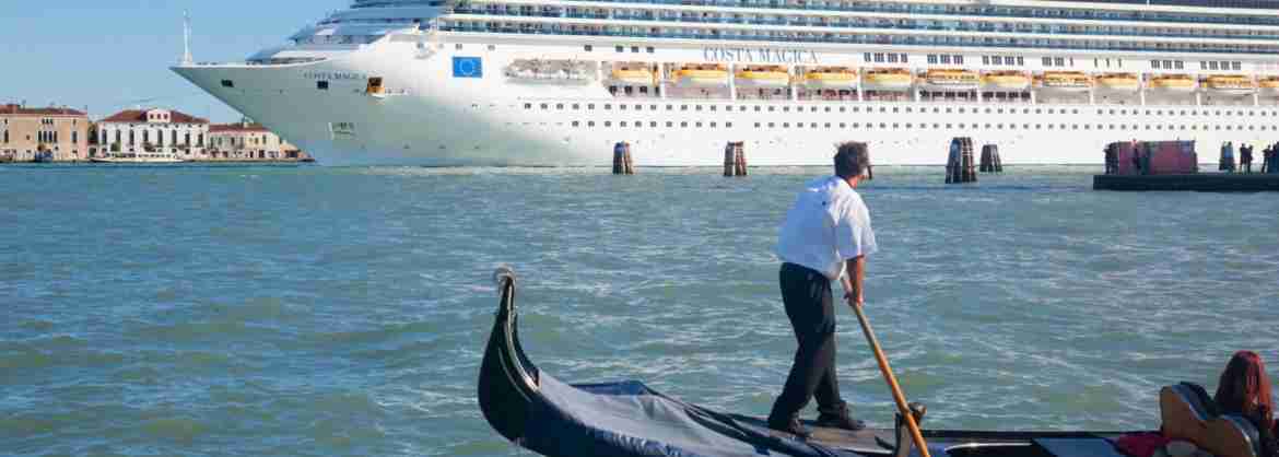 Traslado Privado en Taxi Acuático desde el Puerto de Cruceros al Centro de Venecia