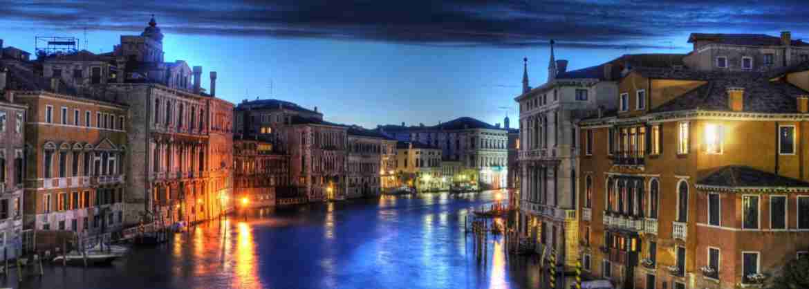 Tour privato con guida esperta alla scoperta dei delitti e dei misteri di Venezia