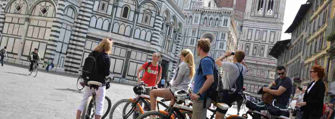 Actividad grupal en bicicleta electrica del centro histórico de Florencia