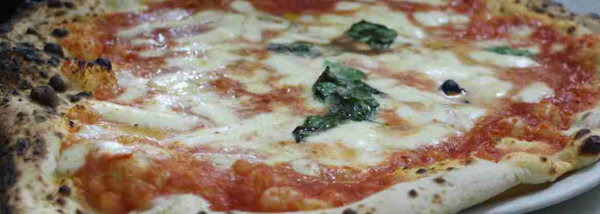 Clase de cocina en el centro de Nápoles para aprender a hacer pizza