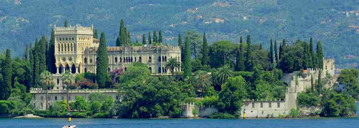 Tour Privado del Lago Garda, Gardone y Salò con degustación de Cedrata
