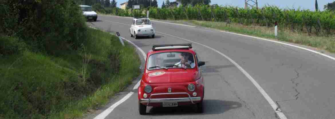 Tour del Chianti con Elaboración de Vino en Fiat 500 de época