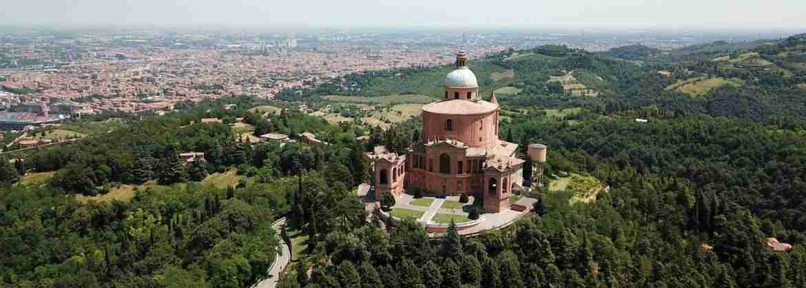 Guided visit to San Luca Sancutary in Bologna by panoramic train