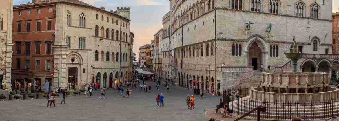 Tour Guiado en Grupo Reducido por el centro de Perugia