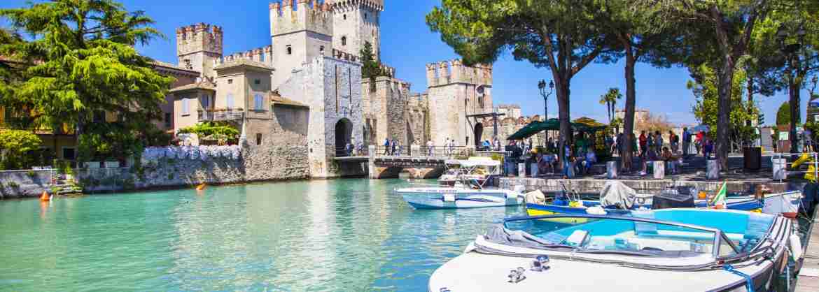 Tour privato di un giorno in barca alla scoperta di Sirmione perla del Lago di Garda