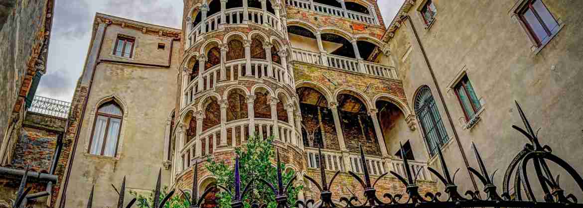 Group Tour around the Saint Marks Sestiere in Venice