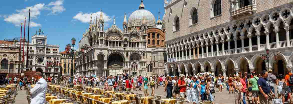 Recorrido por Venecia para grupos reducidos con degustación de platos locales y paseo en góndola.