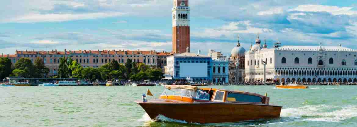 Private Transfer by Water Taxi from Venice Airport to the Lido