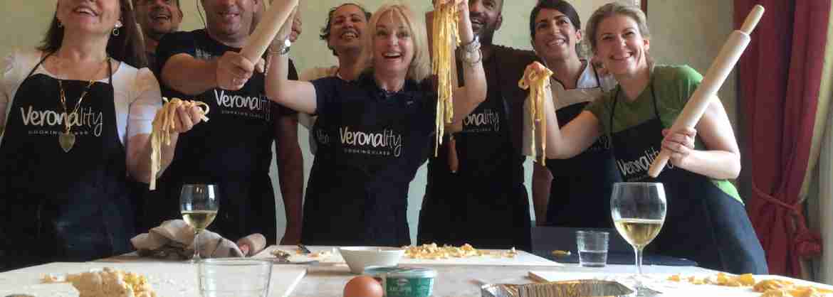 Lección de cocina en el centro de Verona para grupos reducidos
