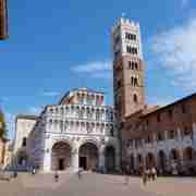 Tour privato dal Porto di La Spezia per visitare Lucca e Pisa